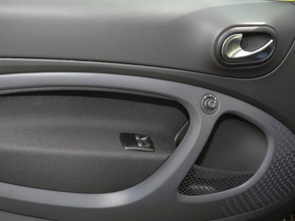 SMART EQ fortwo cabrio passion Plus-Paket 22kW-Lader SMART EQ fortwo cabrio passion Plus-Paket 22kW-Lader