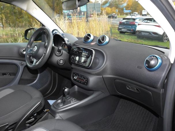 SMART EQ fortwo cabrio passion Plus-Paket 22kW-Lader SMART EQ fortwo cabrio passion Plus-Paket 22kW-Lader