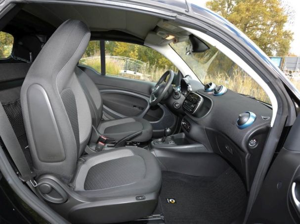 SMART EQ fortwo cabrio passion Plus-Paket 22kW-Lader SMART EQ fortwo cabrio passion Plus-Paket 22kW-Lader