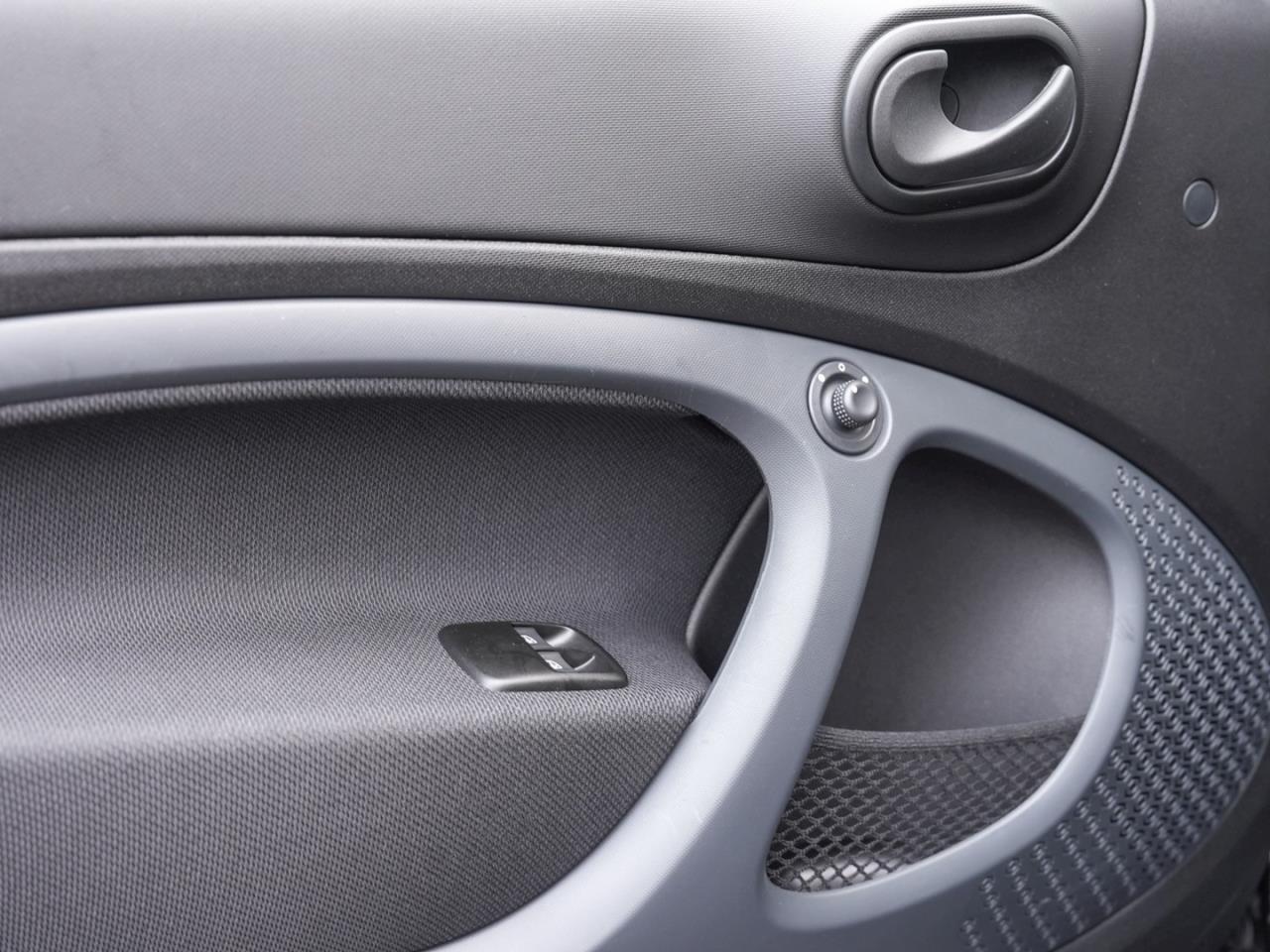 SMART EQ fortwo cabrio plus-Paket Cool&Audio 22Kw