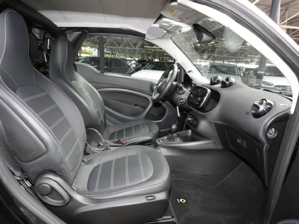 SMART EQ fortwo cabrio prime Plus-Paket Cool&Audio 22kw SMART EQ fortwo cabrio prime Plus-Paket Cool&Audio 22kw