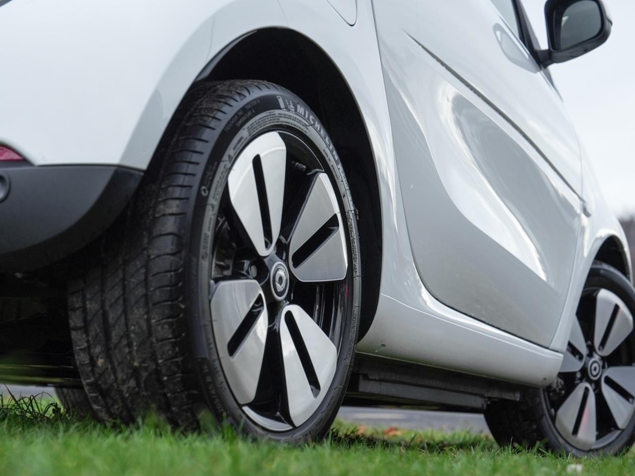 SMART EQ fortwo cabrio prime Exclusive-Paket Plus-Paket