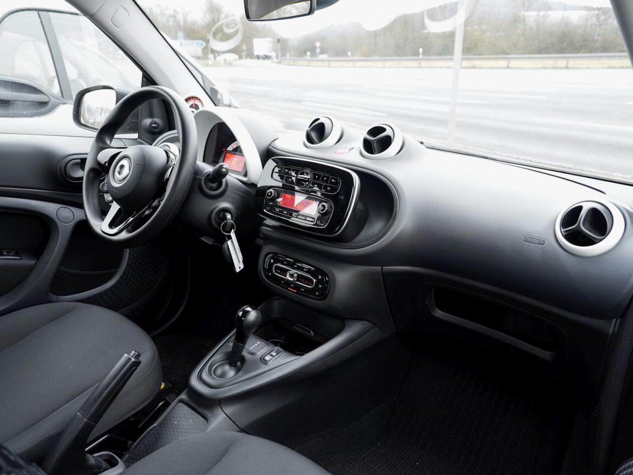 SMART EQ fortwo cabrio Cool&Audio Ladekabel-Paket