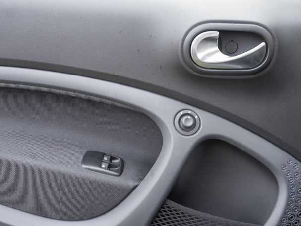 SMART EQ fortwo Plus Paket Advanced Paket SHZ 22kW