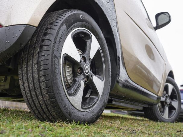 SMART EQ fortwo Plus Paket Advanced Paket SHZ 22kW