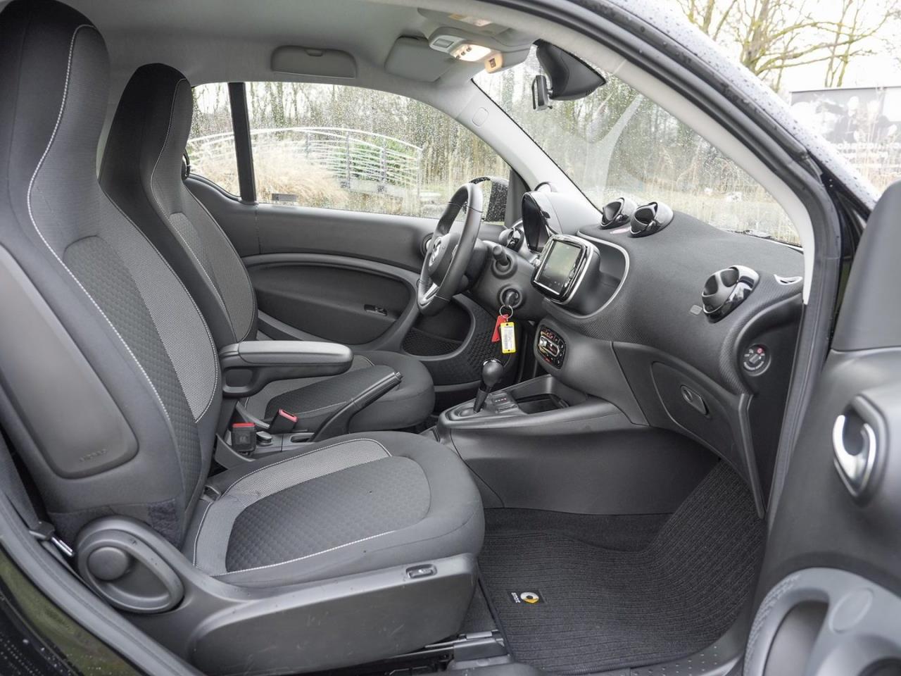 SMART EQ fortwo Plus Paket Advanced Paket SHZ 22kW