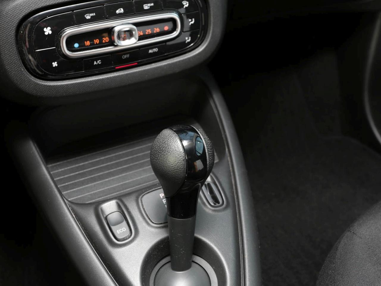 SMART EQ fortwo plus-Paket Cool&Audio Volldach