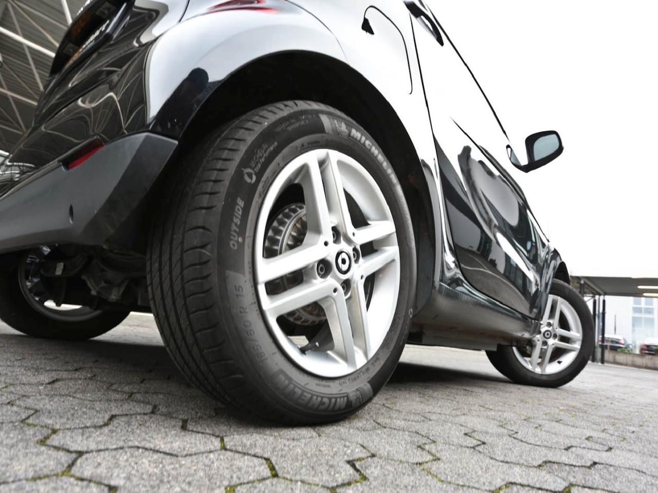 SMART EQ fortwo 22 kW PlusPaket Sitzhzg LM Klimaautom.