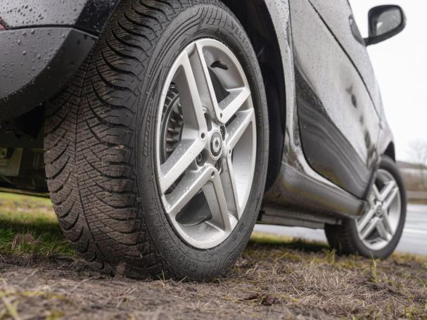 SMART EQ fortwo plus-Paket Cool&Audio Volldach 22kW