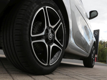 SMART EQ fortwo pulse Plus-Paket Panorama LED SHZ