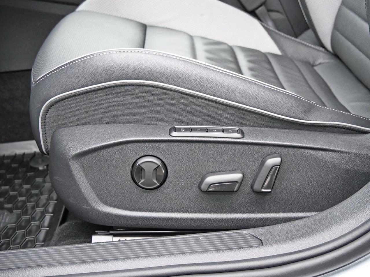 VW Golf VIII 2.0 TDI GTD  Navi Kamera AHK Memory