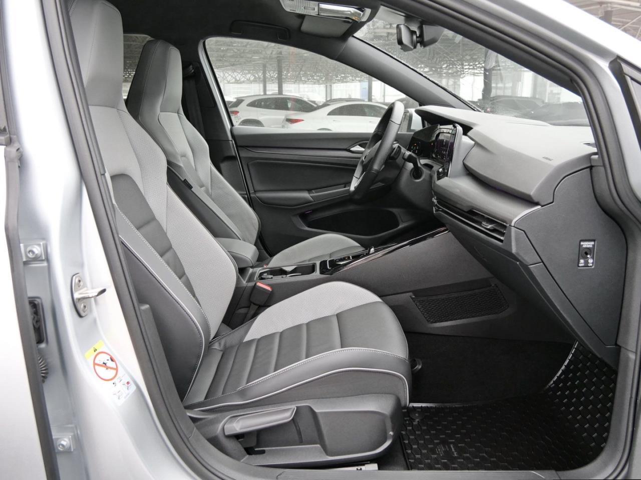 VW Golf VIII 2.0 TDI GTD  Navi Kamera AHK Memory