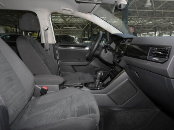 VW Touran 1.5 TSI Highline Navi ACC Massage-Sitze