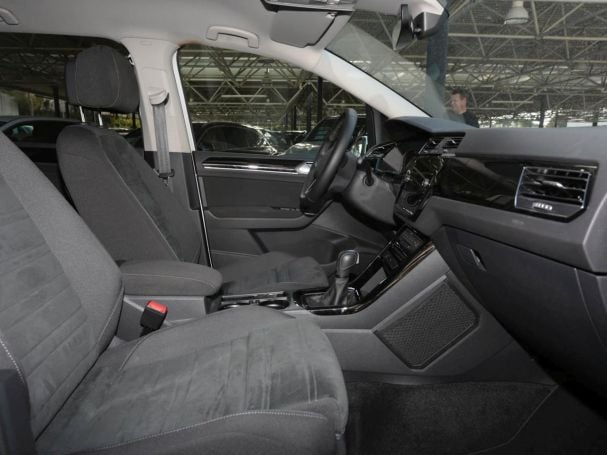VW Touran 1.5 TSI Highline Navi ACC Massage-Sitze VW Touran 1.5 TSI Highline Navi ACC Massage-Sitze