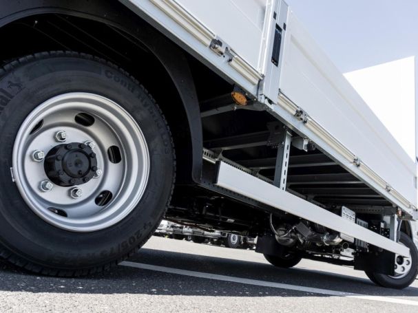 FUSO Canter 9C18 AMT Gerüstbaupritsche zGG 7,49t