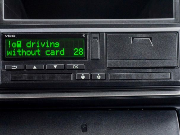 FUSO eCanter 4S15e Hinterkipper DAB+ Apple CarPlay