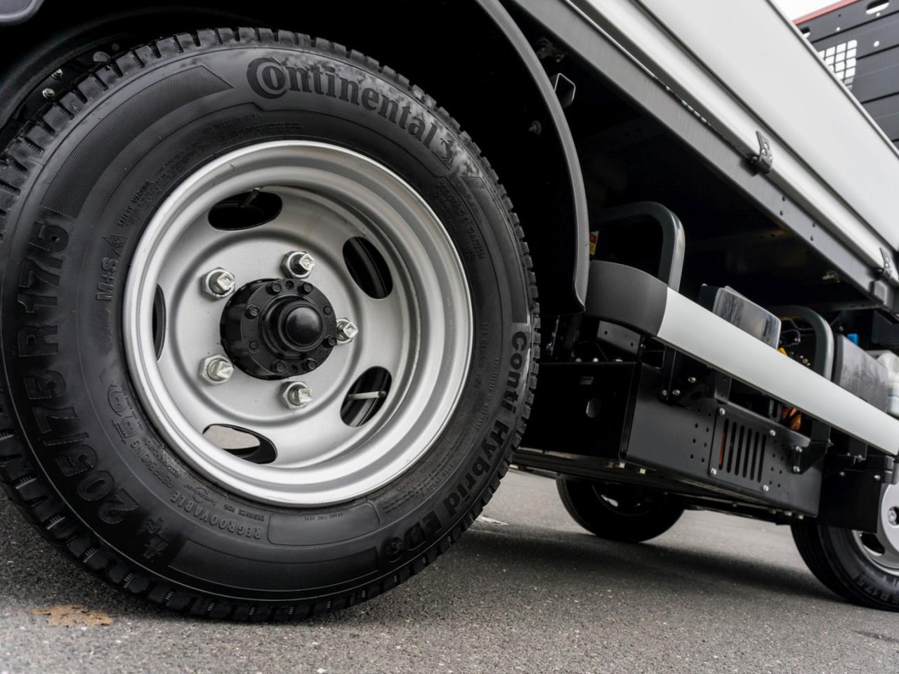 FUSO eCanter 4S15e Hinterkipper DAB+ Apple CarPlay