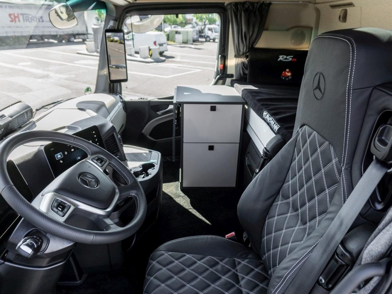 Mercedes-Benz Actros 1848 LS Giga Leder SANI tower TruckLocker