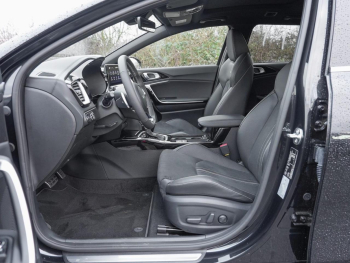 KIA Ceed SW 1.5T DCT GT-Line Panorama Kamera ACC JBL