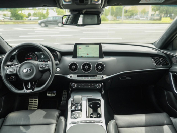KIA Stinger 3.3 V6 T-GDI  4WD GT Schiebedach HUD ACC