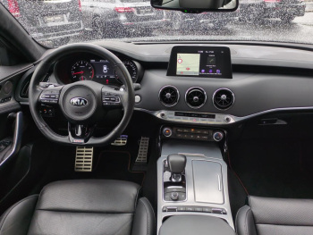 KIA Stinger 3.3 V6 T-GDI  4WD GT Schiebedach HUD ACC