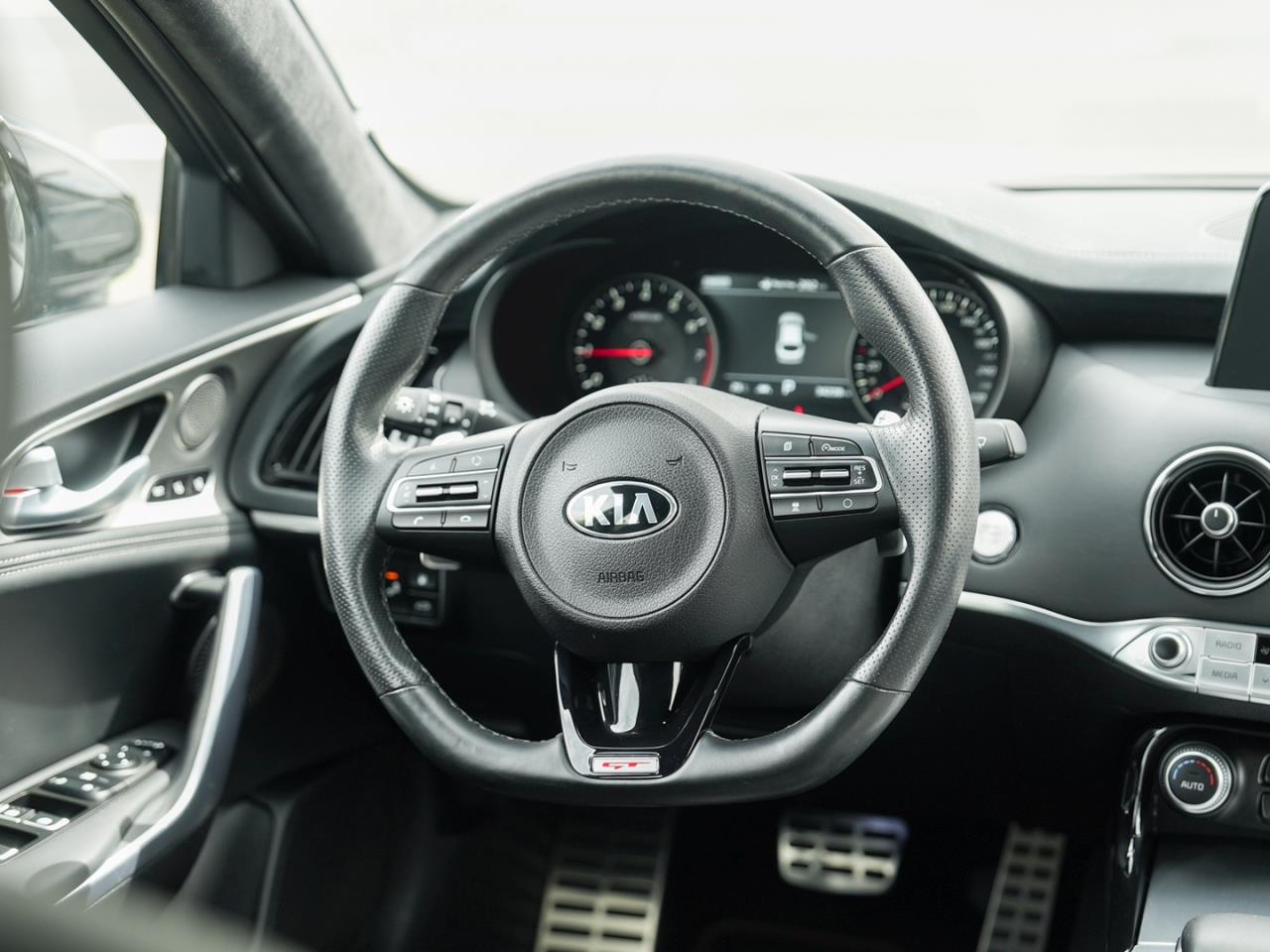 KIA Stinger 3.3 V6 T-GDI  4WD GT Schiebedach HUD ACC