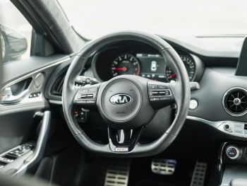 KIA Stinger 3.3 V6 T-GDI  4WD GT Schiebedach HUD ACC