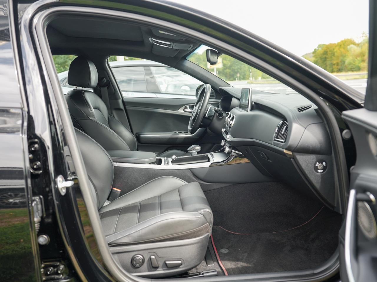 KIA Stinger 3.3 V6 T-GDI  4WD GT Schiebedach HUD ACC