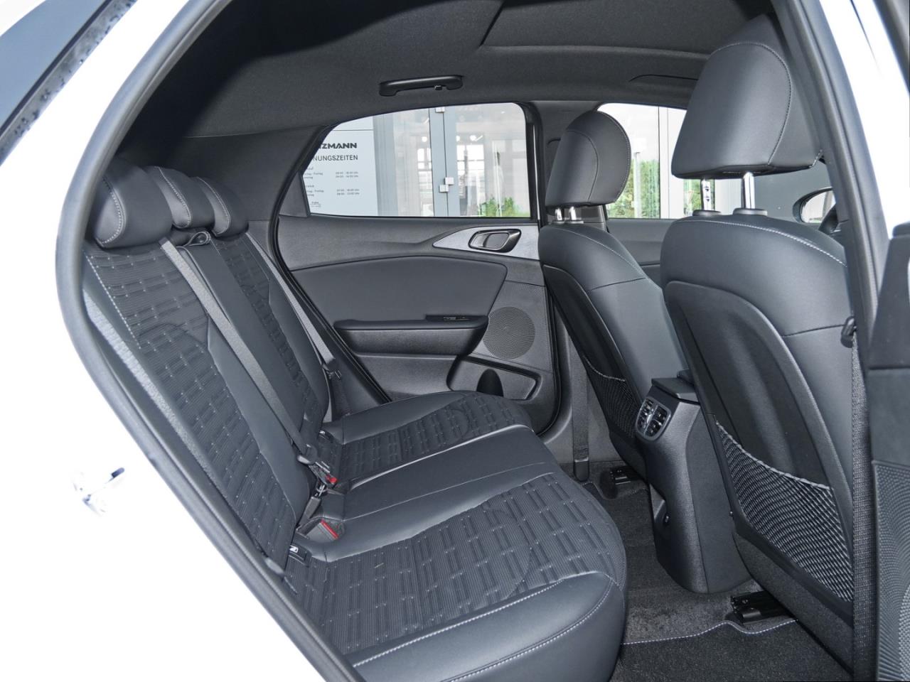 KIA XCeed 1.6T DCT Spirit Navi Glasdach Sound-P ACC