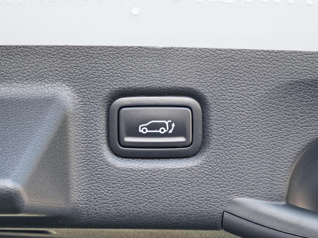 KIA XCeed 1.6T DCT Spirit Navi Glasdach Sound-P ACC