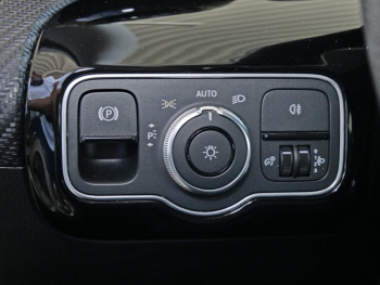 Mercedes-Benz A 180 d Limousine MBUXNavi+ Spurhalte-Assistent