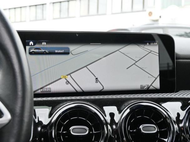 Mercedes-Benz A 180 d Limousine Kamera Spurhalte Navi Sitzhzg