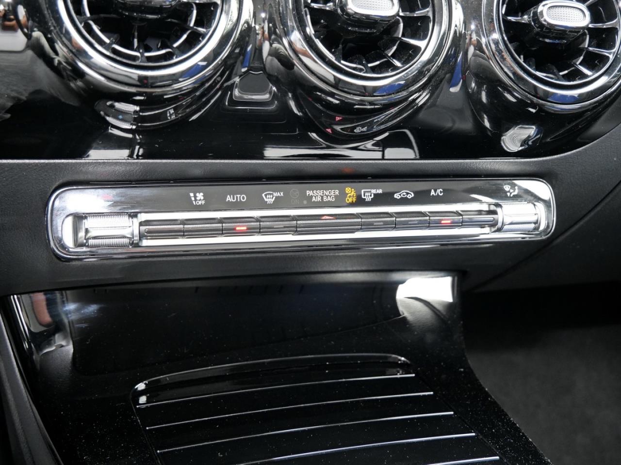 Mercedes-Benz A 180 d Limousine Kamera Spurhalte Navi Sitzhzg