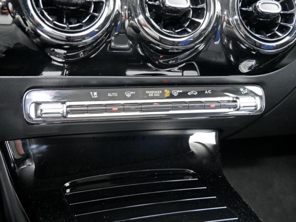 Mercedes-Benz A 180 d Limousine Kamera Spurhalte Navi Sitzhzg