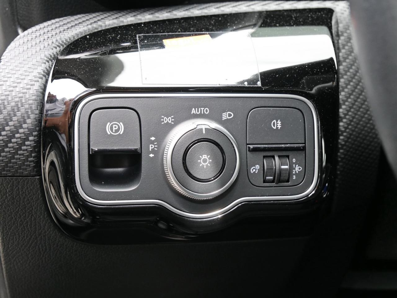 Mercedes-Benz A 180 d Limousine Kamera Spurhalte Navi Sitzhzg