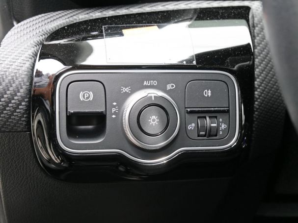 Mercedes-Benz A 180 d Limousine Kamera Spurhalte Navi Sitzhzg