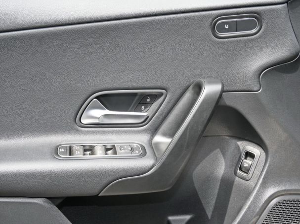 Mercedes-Benz A 180 d Limousine Kamera Spurhalte Navi Sitzhzg
