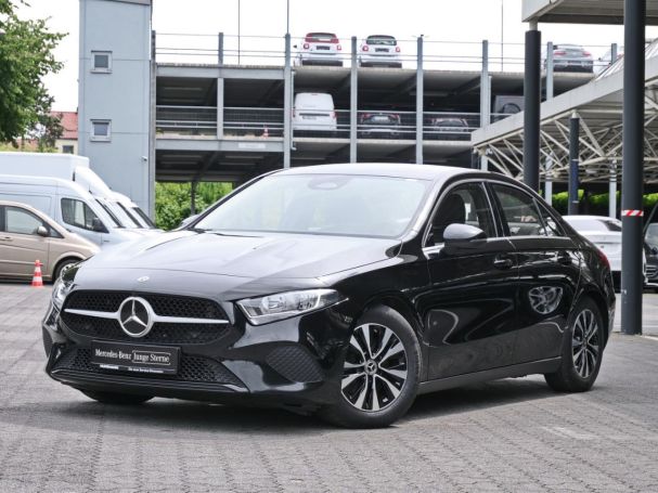 Mercedes-Benz A 180 d Limousine Kamera Spurhalte Navi Sitzhzg