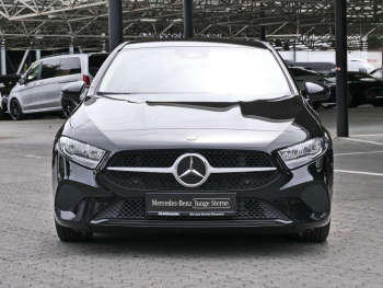 Mercedes-Benz A 180 d Limousine Kamera Spurhalte Navi Sitzhzg