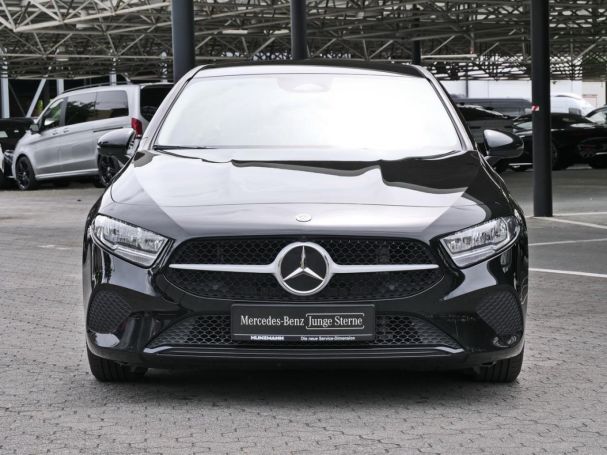 Mercedes-Benz A 180 d Limousine Kamera Spurhalte Navi Sitzhzg
