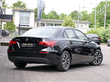 Mercedes-Benz A 180 d Limousine Kamera Spurhalte Navi Sitzhzg
