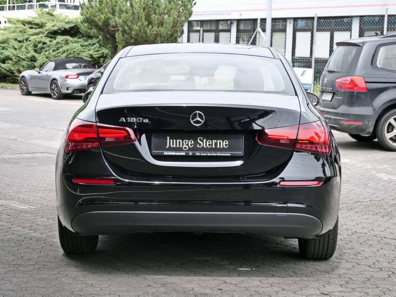 Mercedes-Benz A 180 d Limousine Kamera Spurhalte Navi Sitzhzg
