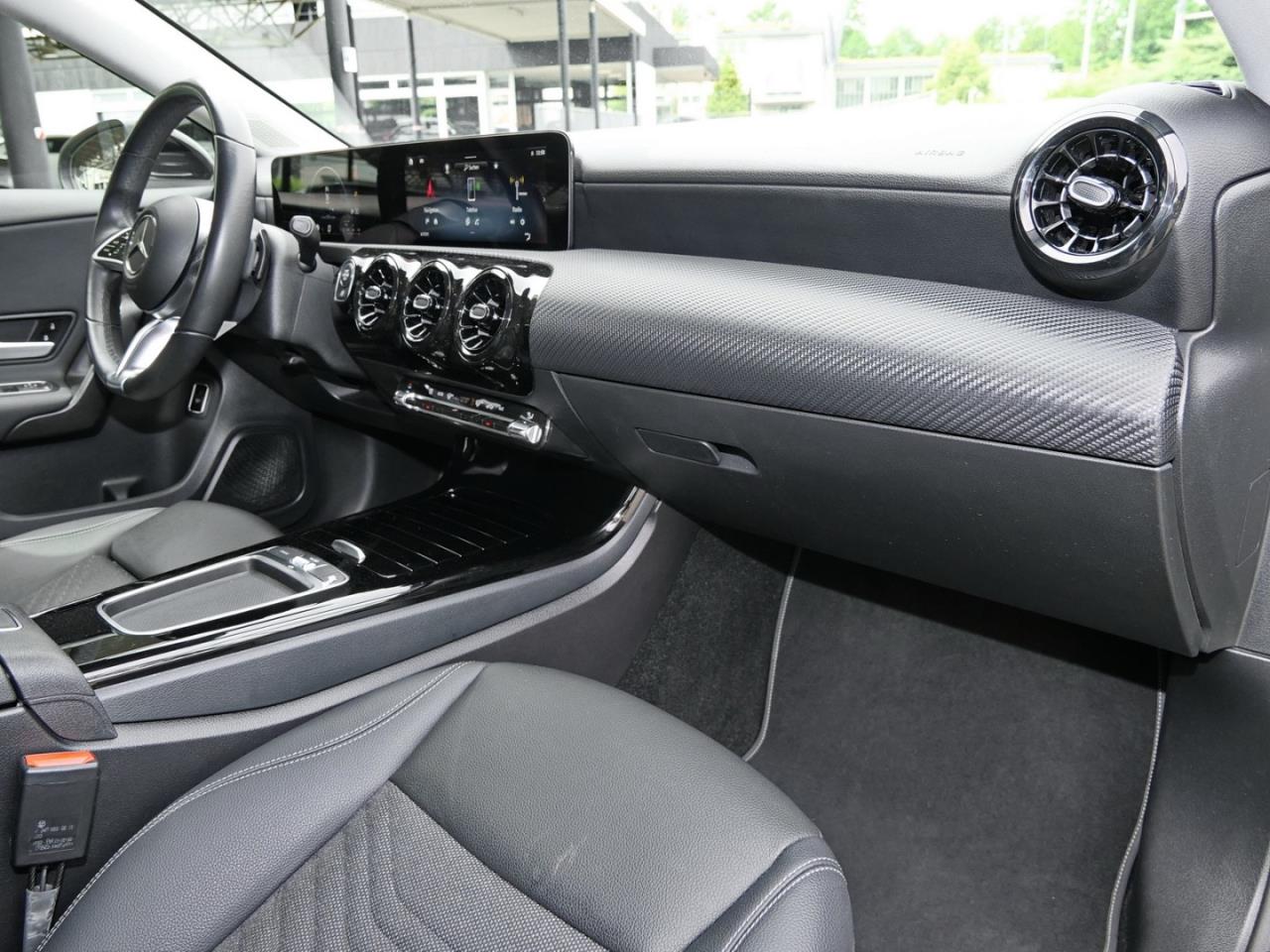 Mercedes-Benz A 180 d Limousine Kamera Spurhalte Navi Sitzhzg