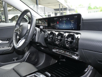 Mercedes-Benz A 180 d Limousine Kamera Spurhalte Navi Sitzhzg