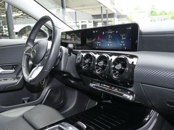 Mercedes-Benz A 180 d Limousine Kamera Spurhalte Navi Sitzhzg