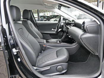 Mercedes-Benz A 180 d Limousine Kamera Spurhalte Navi Sitzhzg