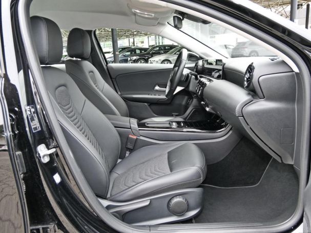 Mercedes-Benz A 180 d Limousine Kamera Spurhalte Navi Sitzhzg