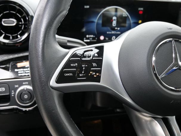 Mercedes-Benz A 180 d Limousine Kamera Spurhalte Navi Sitzhzg