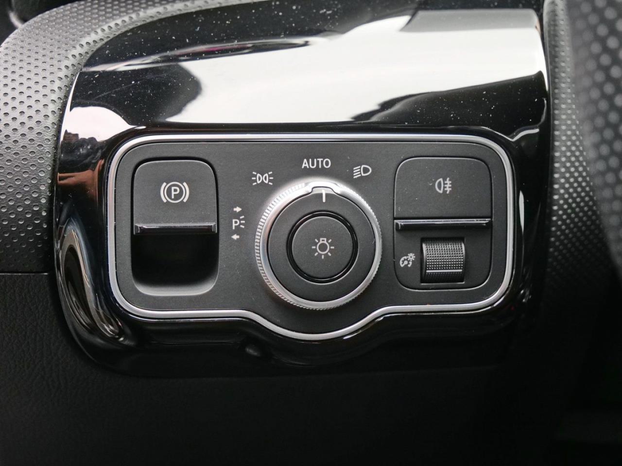 Mercedes-Benz A 180 d Limousine AMG Navi Plus Advanced Sound