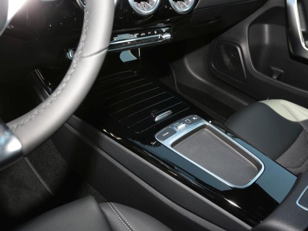 Mercedes-Benz A 180 Limousine Progressive Standhzg Kamera AHK